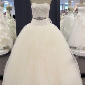 VERA WANG WEDDING DRESS